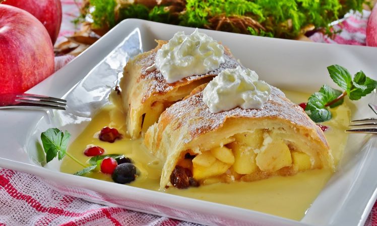 Wiener Apfelstrudel (Vídeňský jablečný štrůdl)