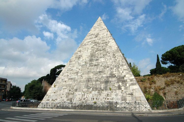 Pyramida řečníka Cestia