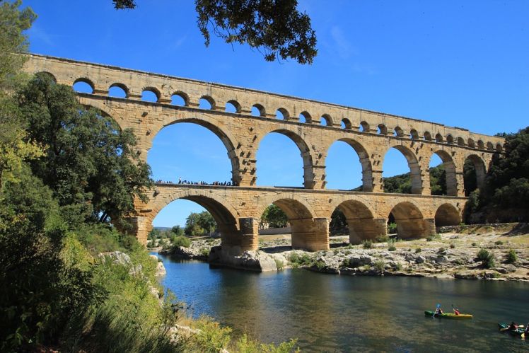 Antický akvadukt Pont du Gard